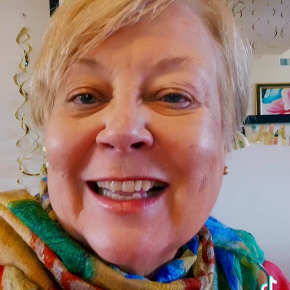 Meet your Posher, Julie - Picture 4 of 5